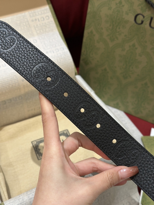 スーパーコピーグッチベルト着用イメージ